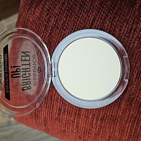 🆕️ essence Brighten Up! Banana Powder. - Picture 3 of 4